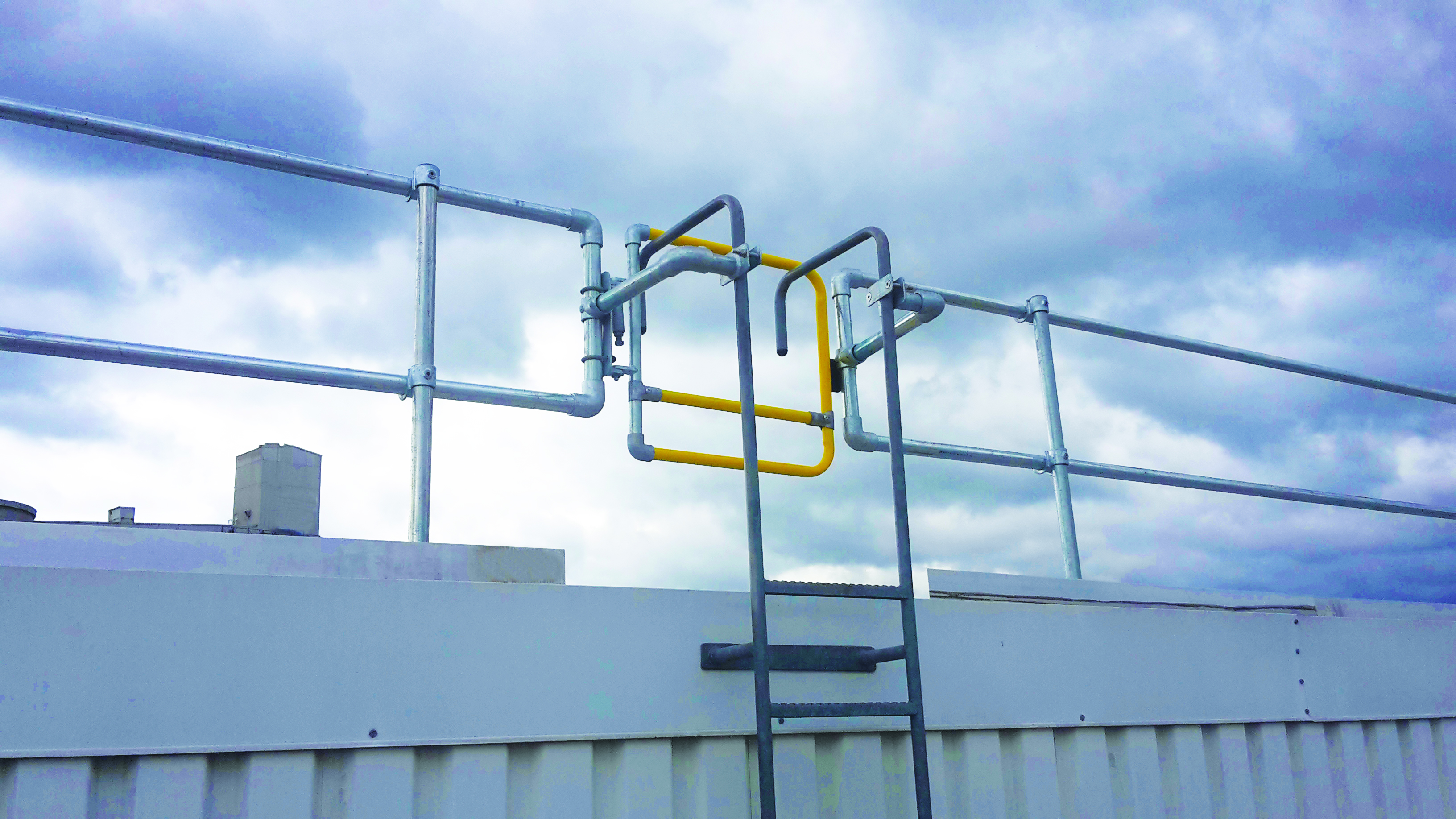 免穿刺爬梯口护栏