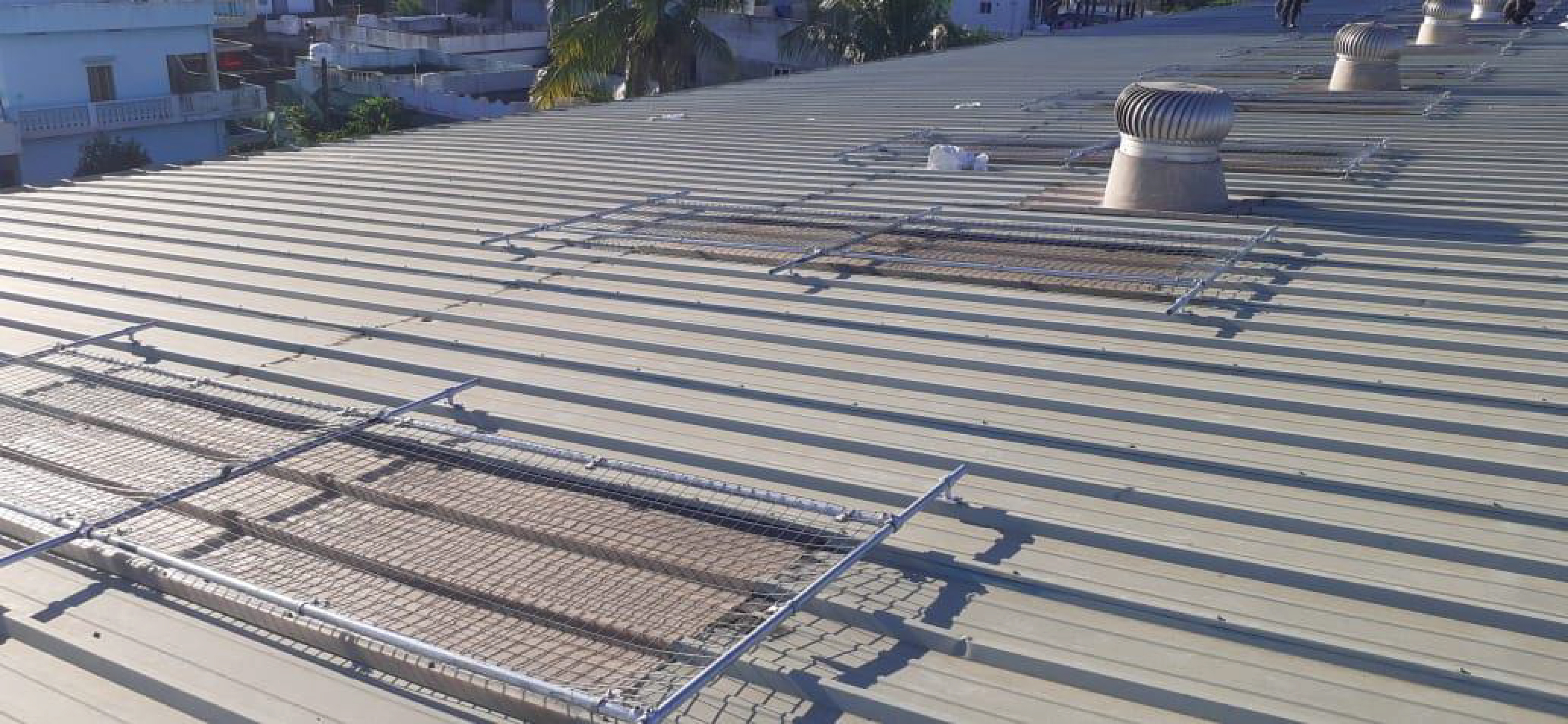 Absturzsicherung durch sichere Oberlichter in Indien