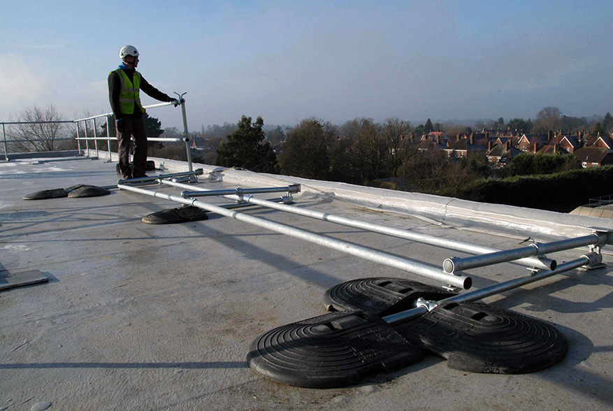 Kee Guard® Foldshield - Klappbares, freistehendes Geländer